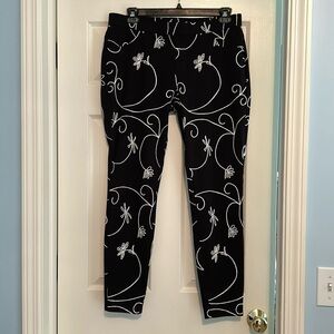 HUE brand floral embroidery denim leggings in black and white size XL -NWT